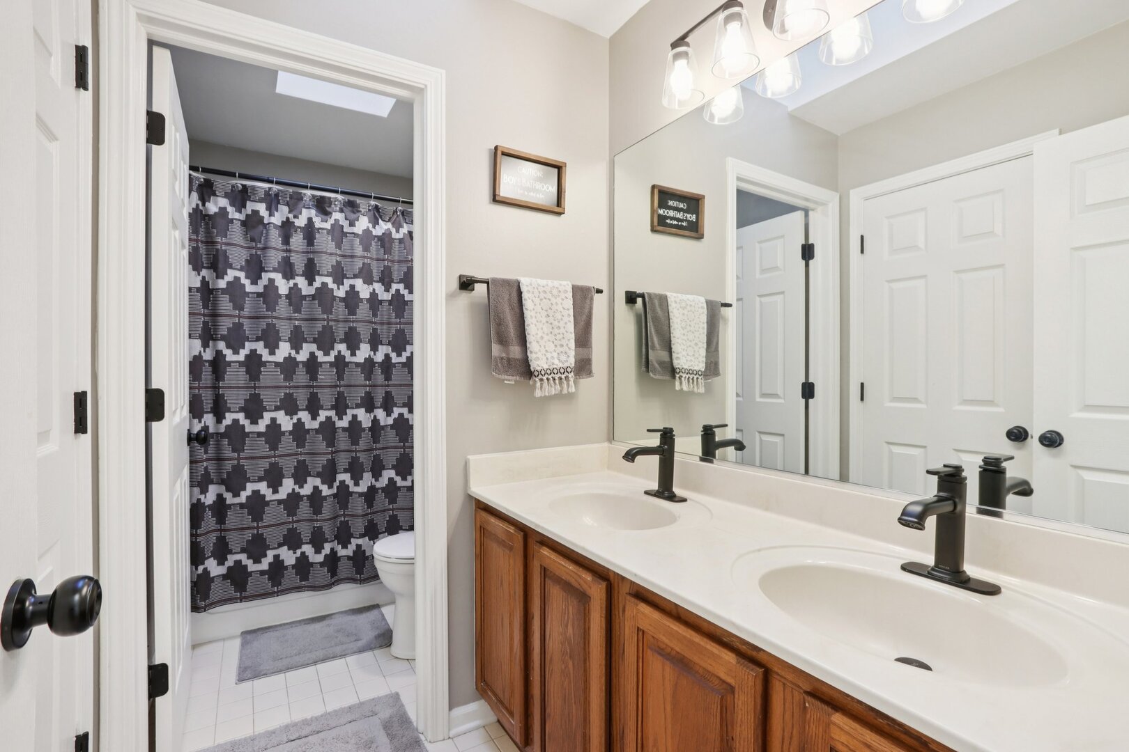 563 Capital Lane
