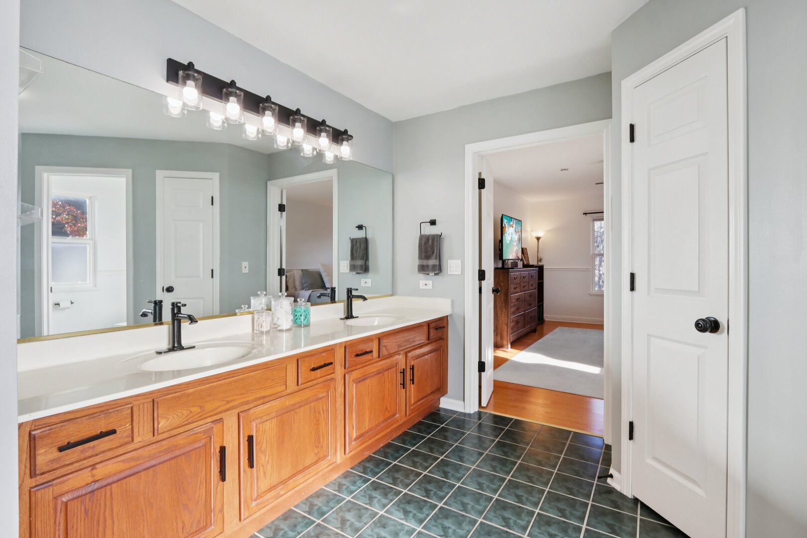 563 Capital Lane