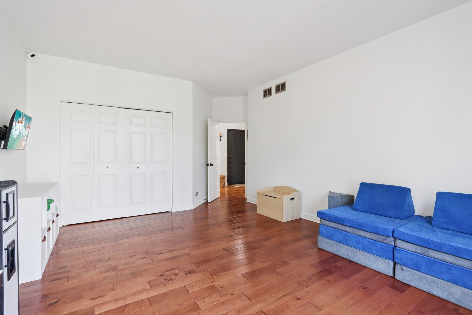 563 Capital Lane