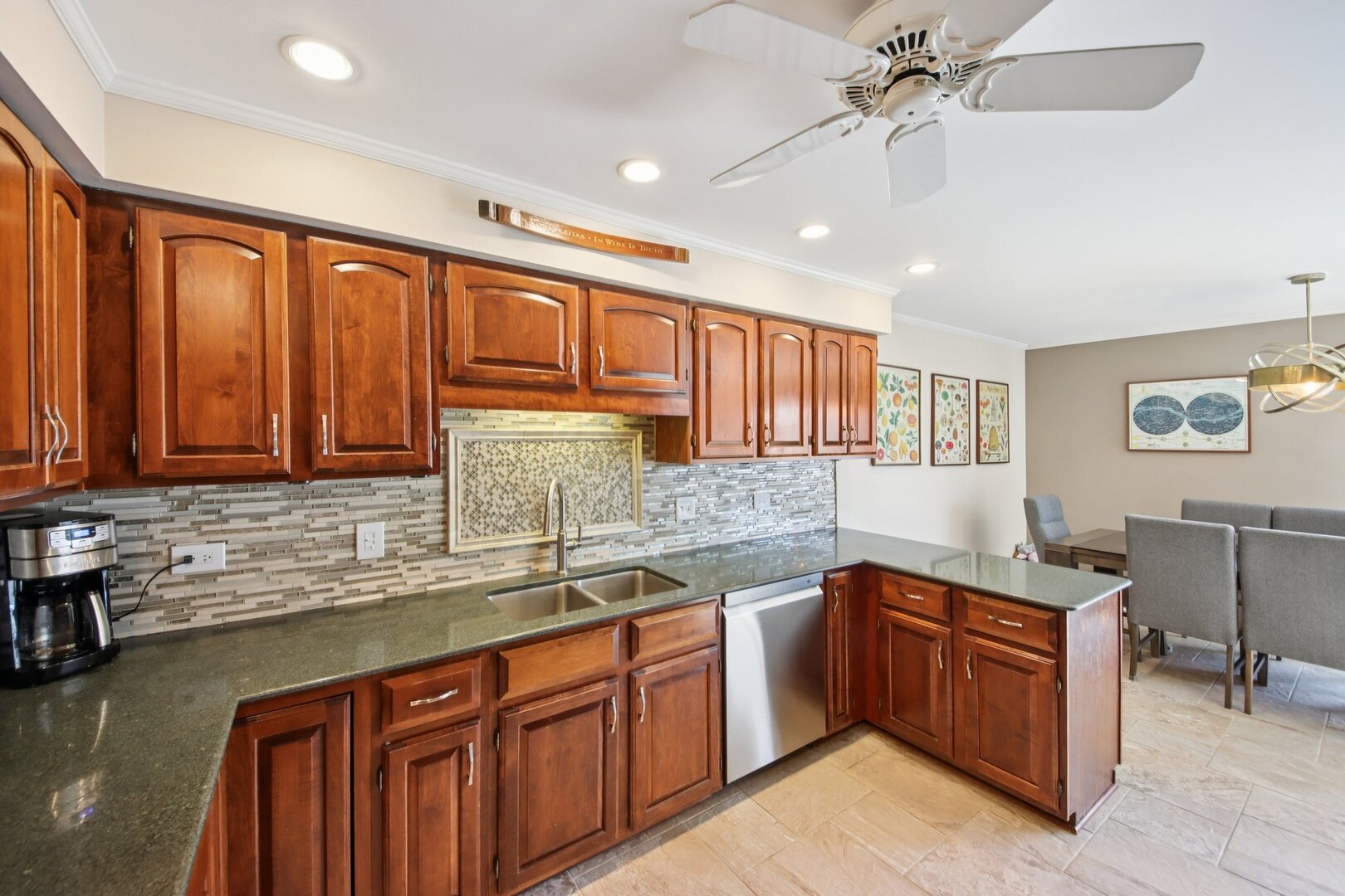 301 E Evergreen Avenue