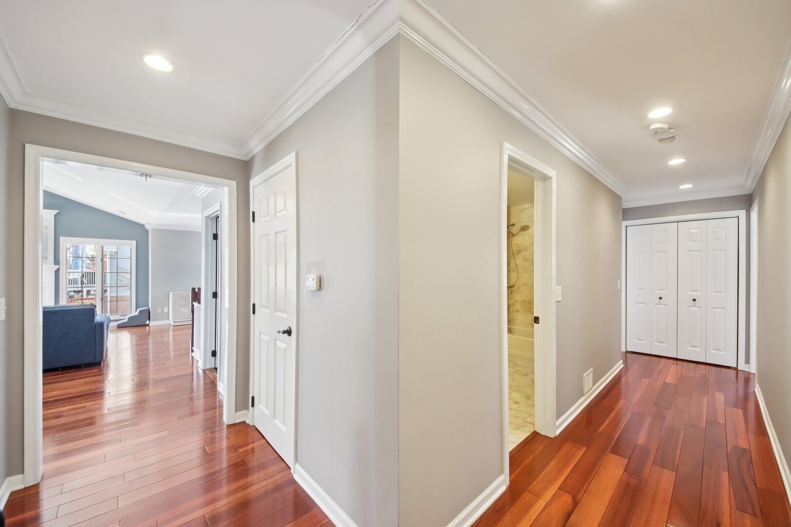 301 E Evergreen Avenue