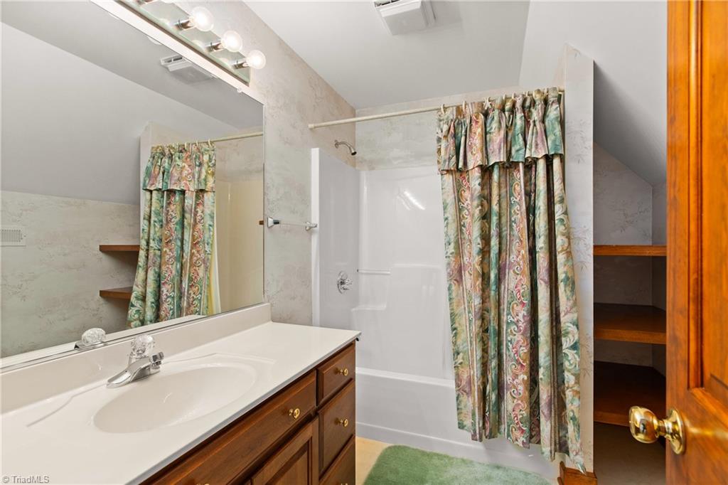 212 Knollcrest Drive