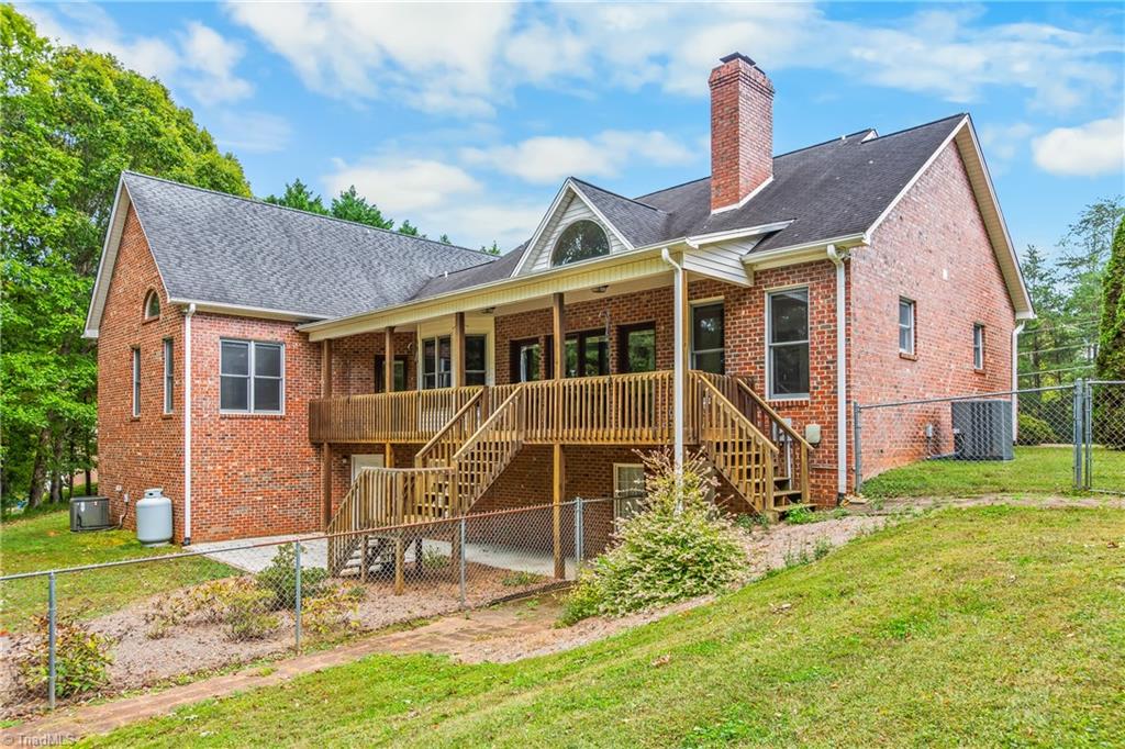 212 Knollcrest Drive