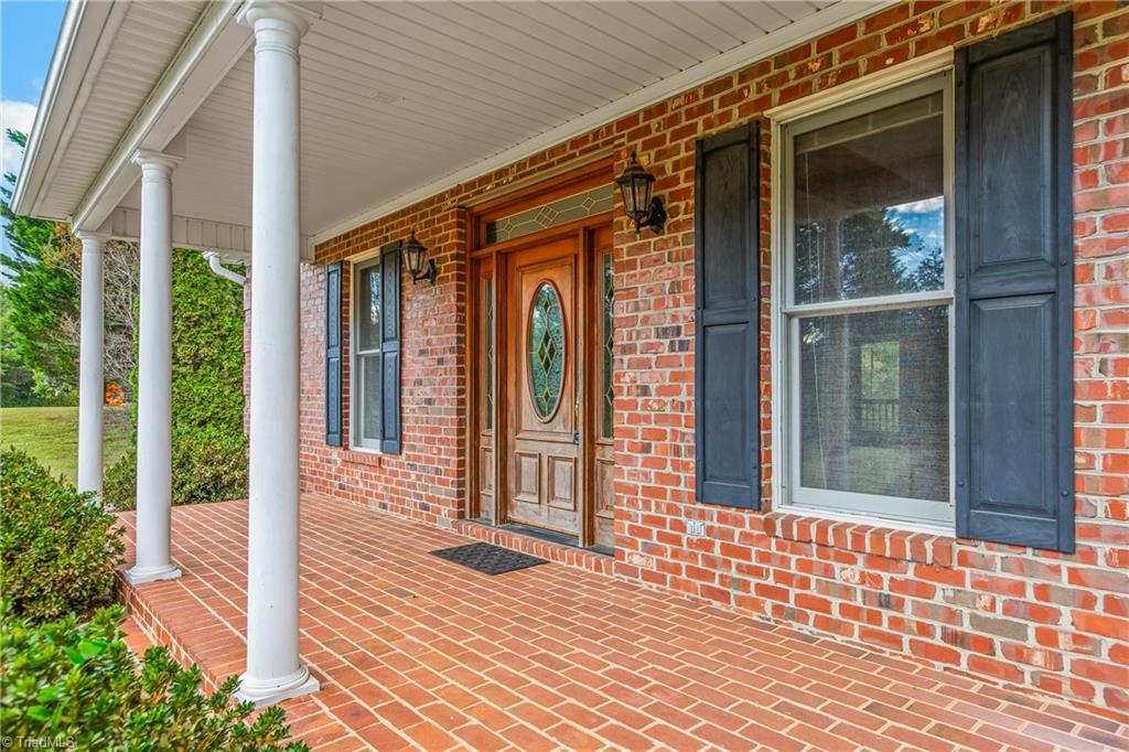 212 Knollcrest Drive