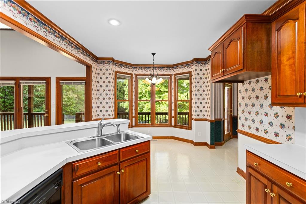 212 Knollcrest Drive