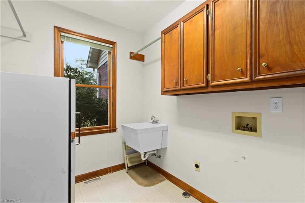 212 Knollcrest Drive