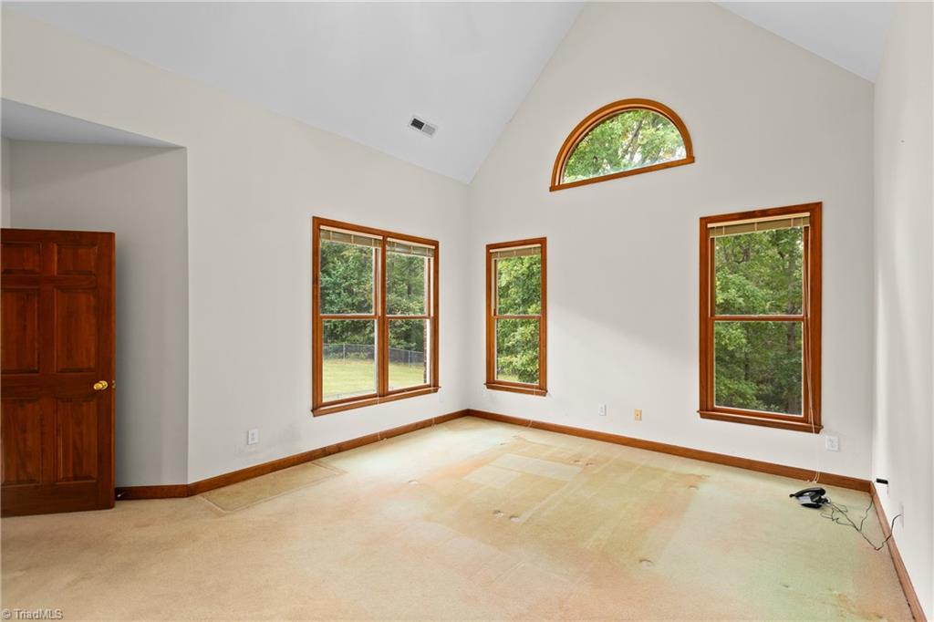 212 Knollcrest Drive