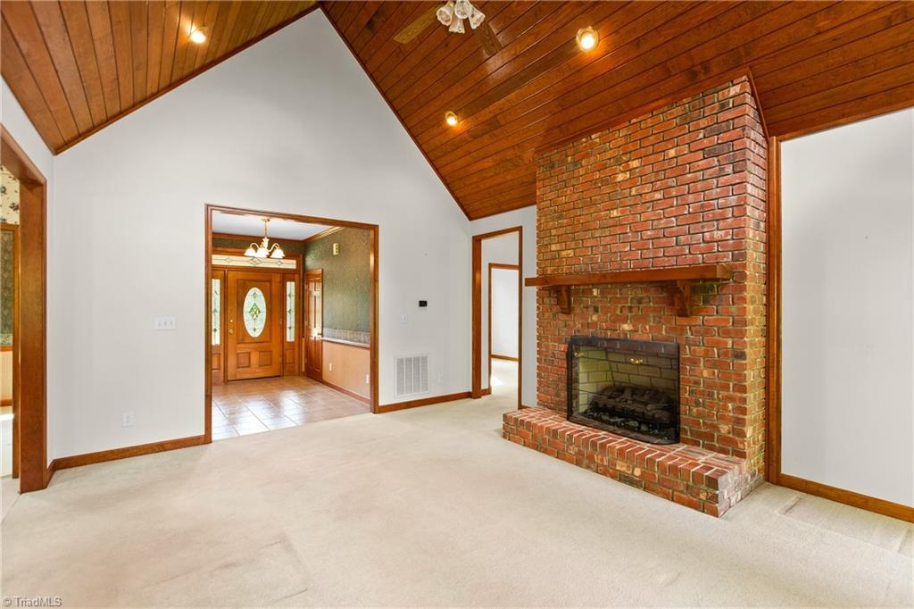 212 Knollcrest Drive