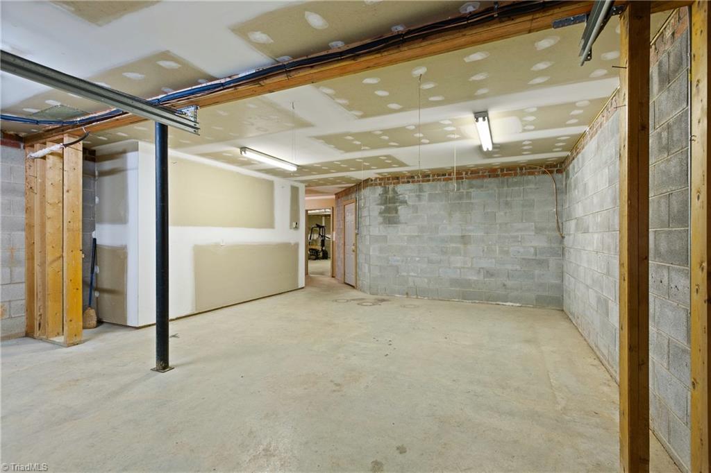 212 Knollcrest Drive