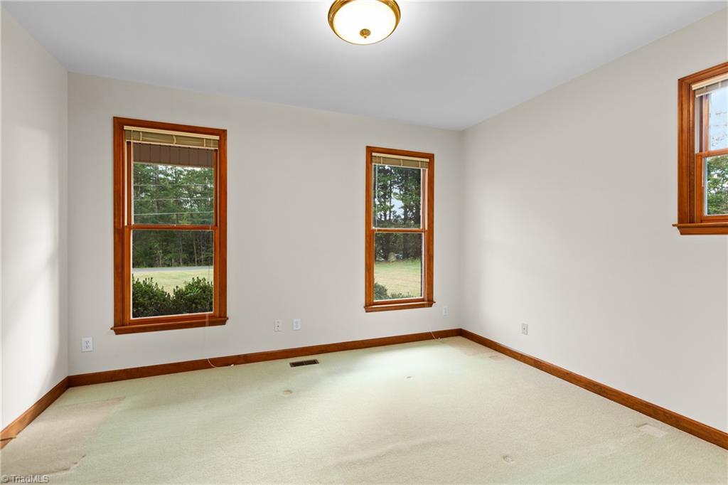 212 Knollcrest Drive