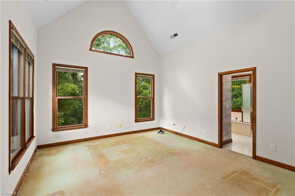 212 Knollcrest Drive