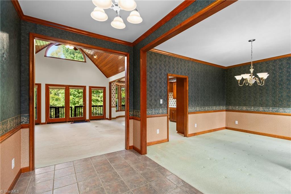 212 Knollcrest Drive