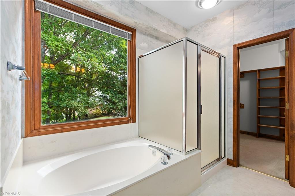 212 Knollcrest Drive