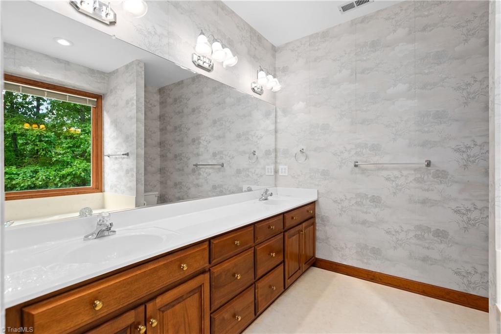 212 Knollcrest Drive