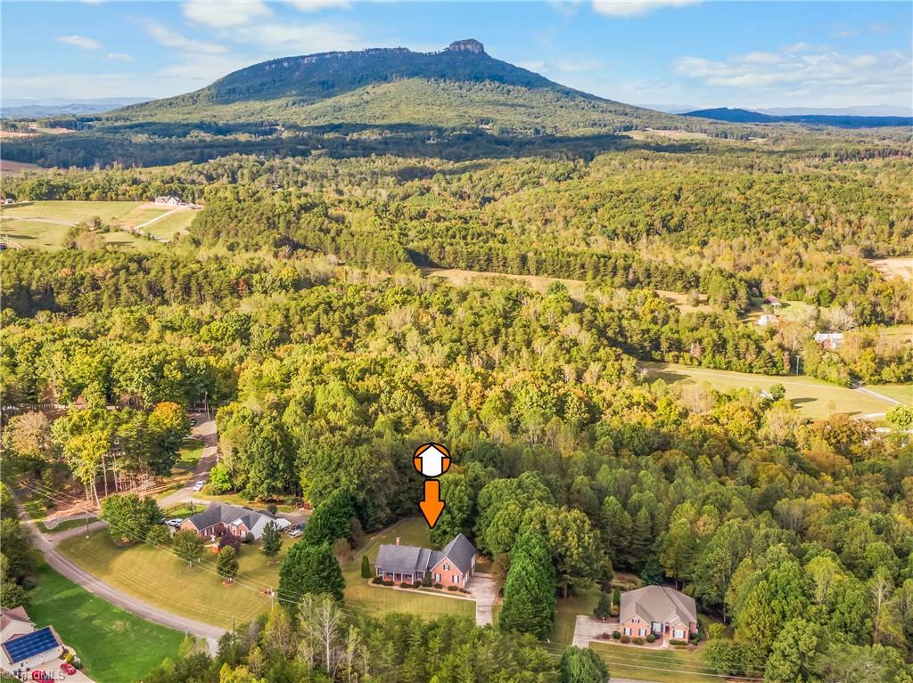 212 Knollcrest Drive