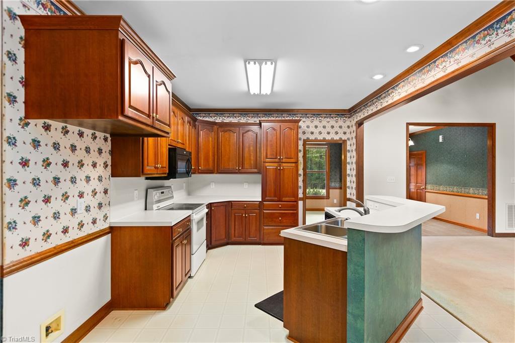 212 Knollcrest Drive