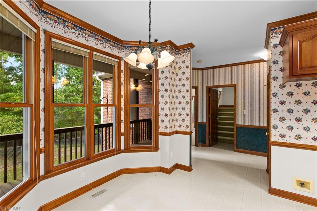 212 Knollcrest Drive