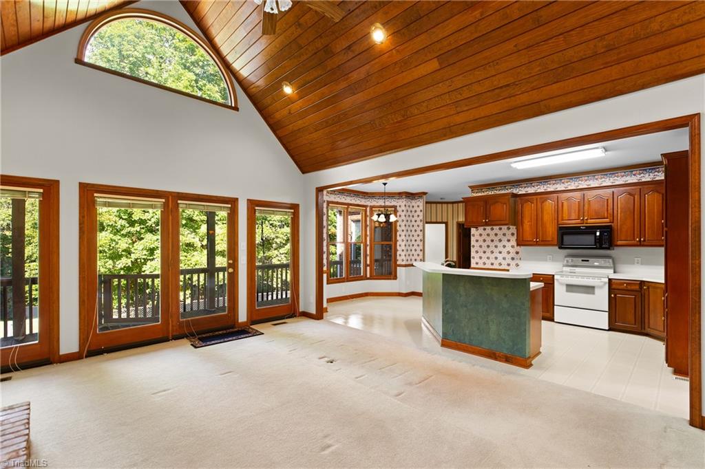 212 Knollcrest Drive