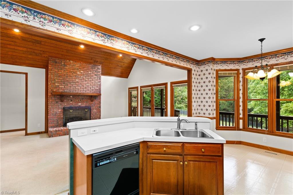 212 Knollcrest Drive