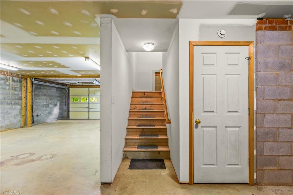 212 Knollcrest Drive