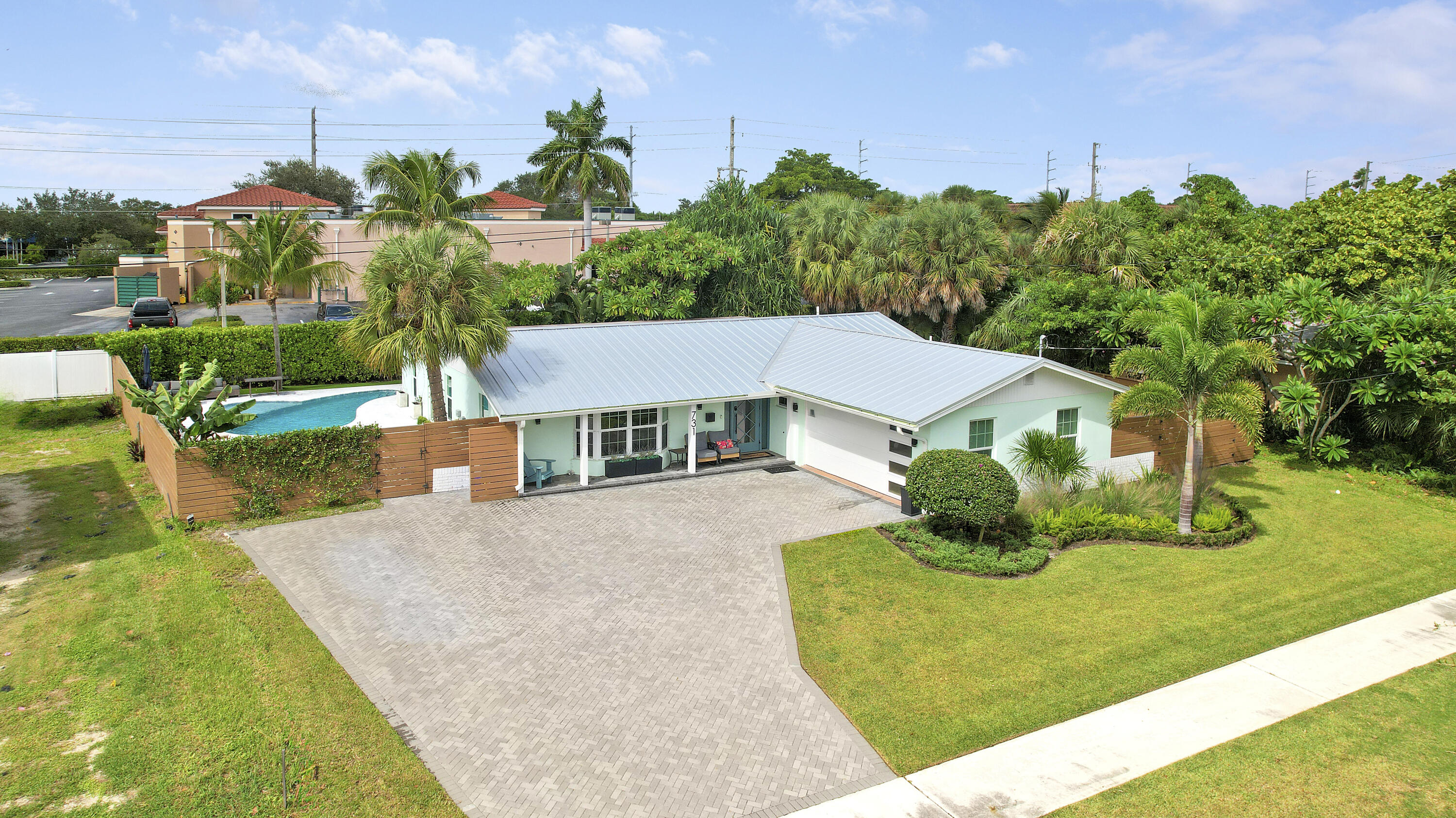 731 Cruiser Road S