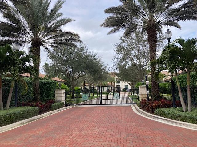 175 Gardenia Isles Drive
