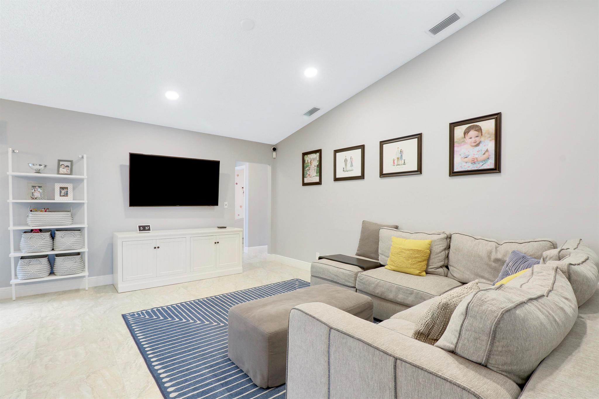 10261 Hunt Club Lane