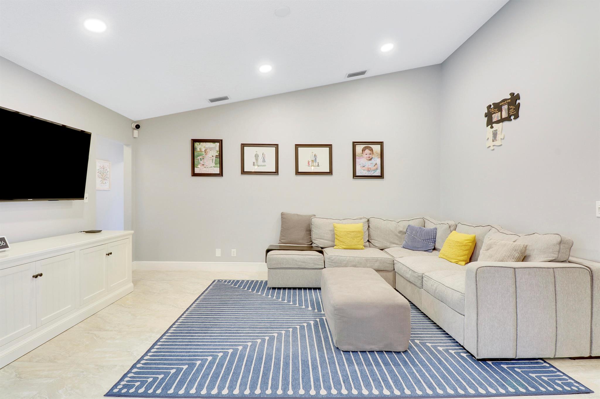 10261 Hunt Club Lane