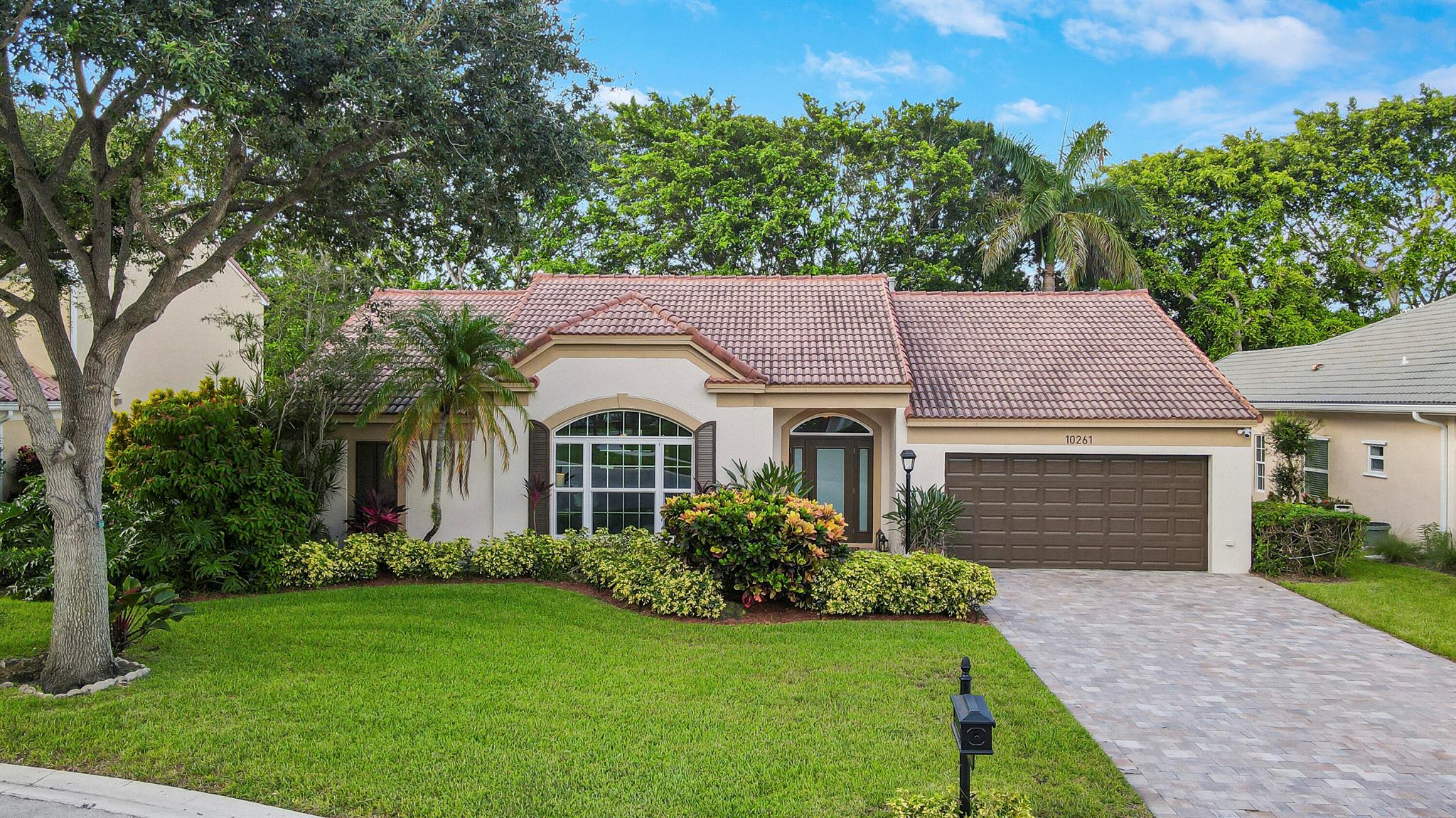 10261 Hunt Club Lane