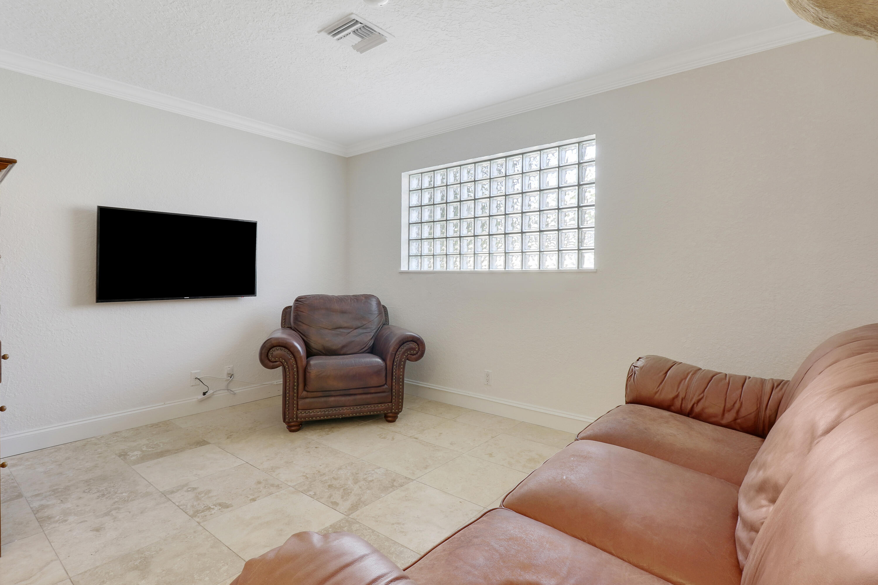4624 Holly Drive