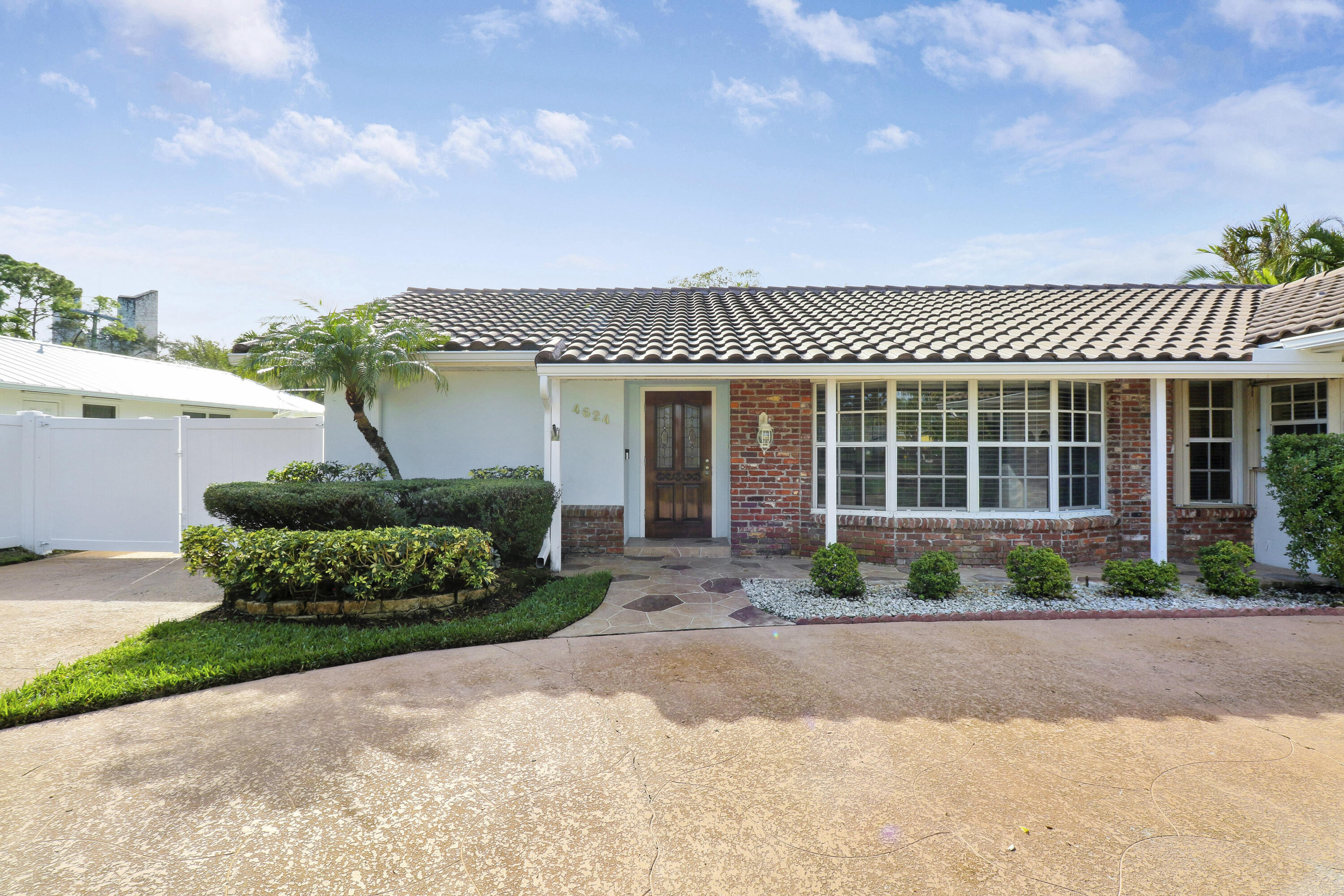 4624 Holly Drive