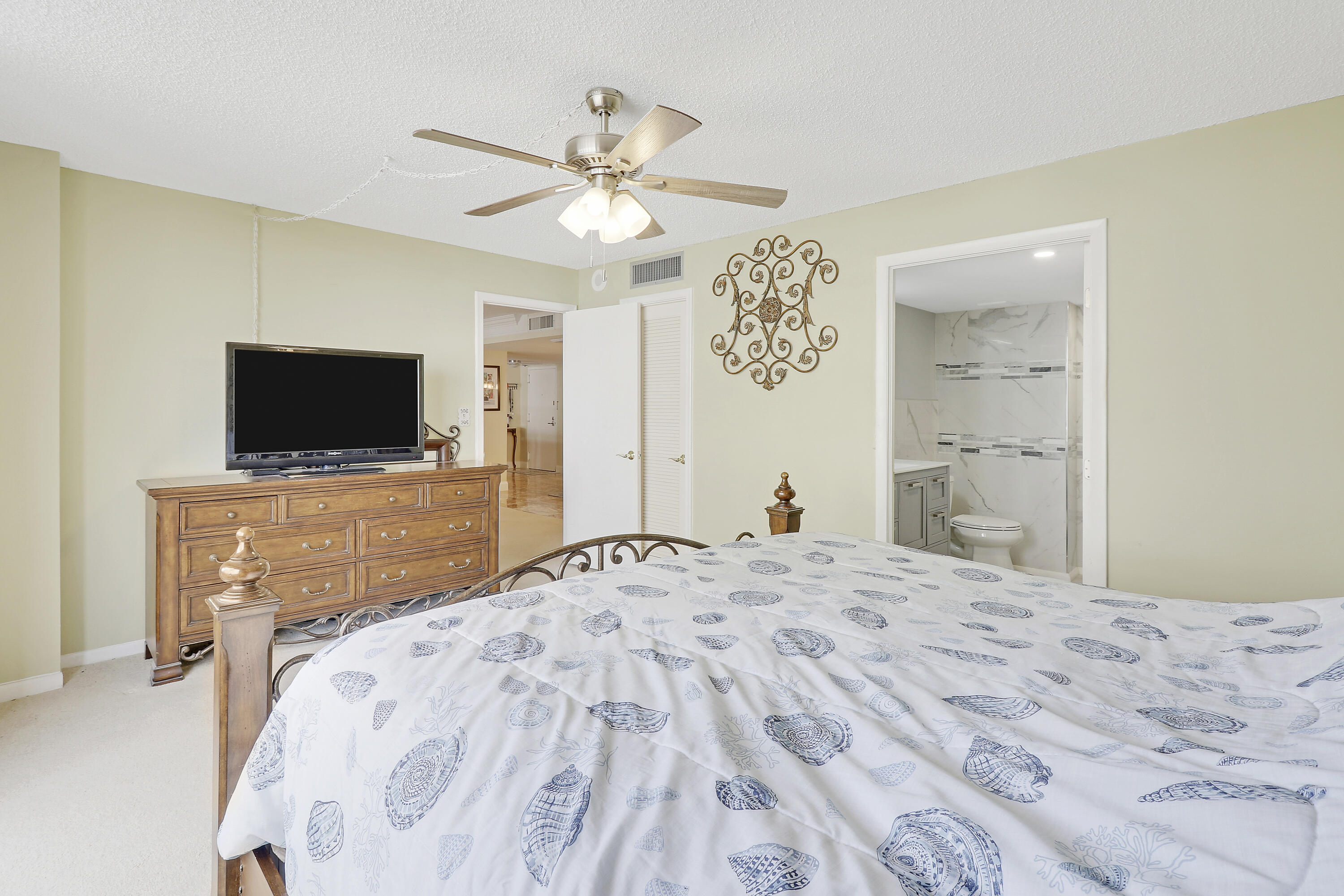 4200 N Ocean Drive Unit: 1-305