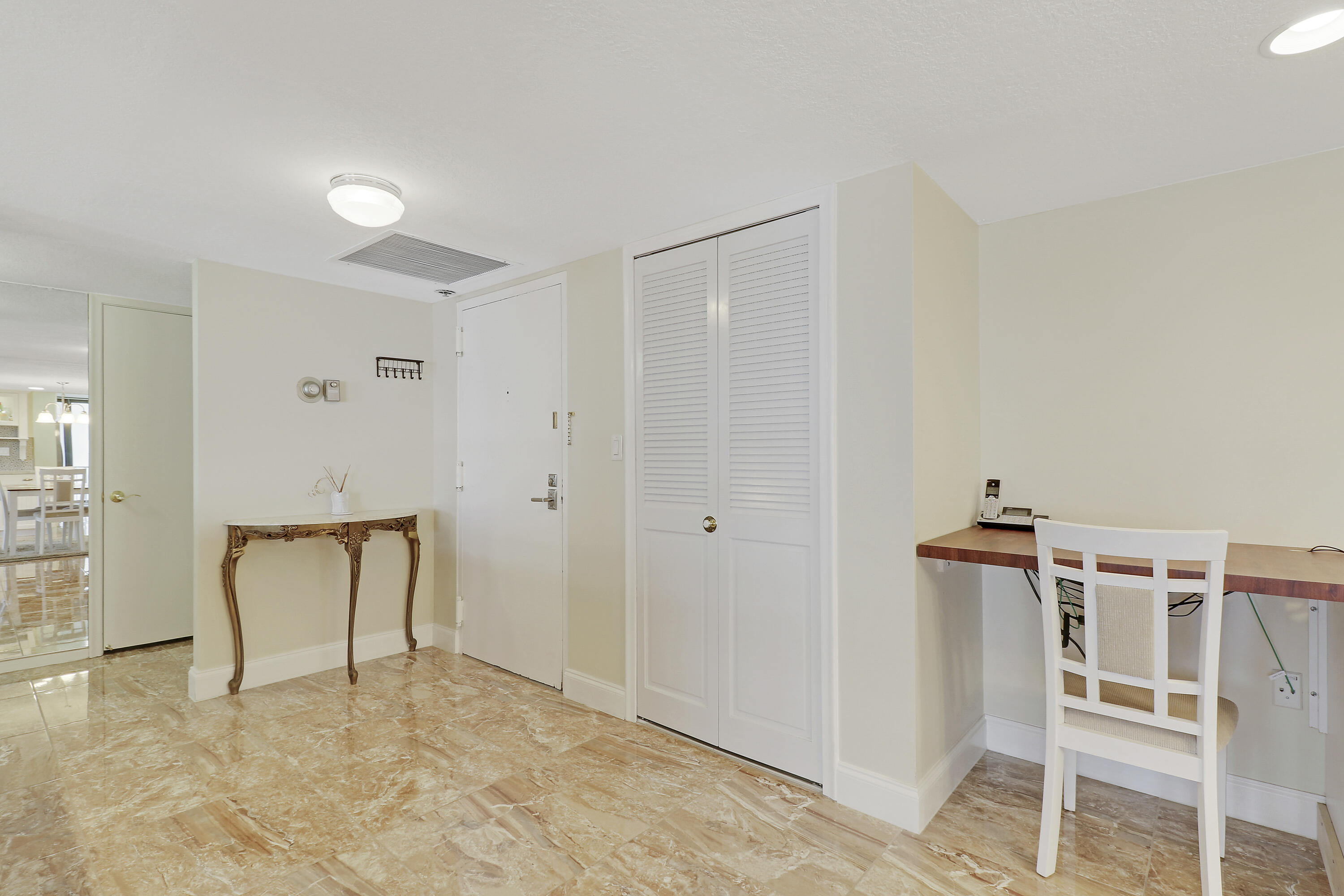 4200 N Ocean Drive Unit: 1-305