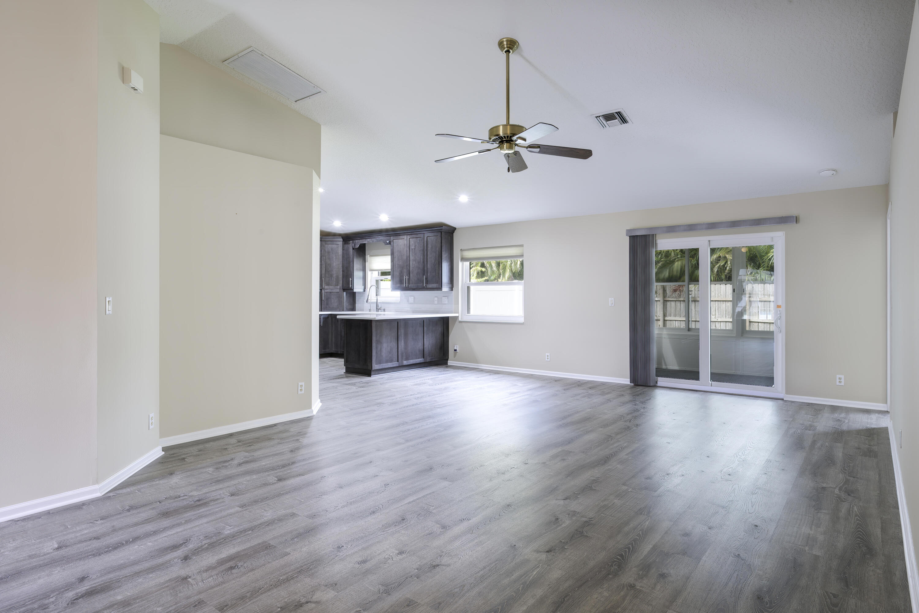 1060 Salmon Isle