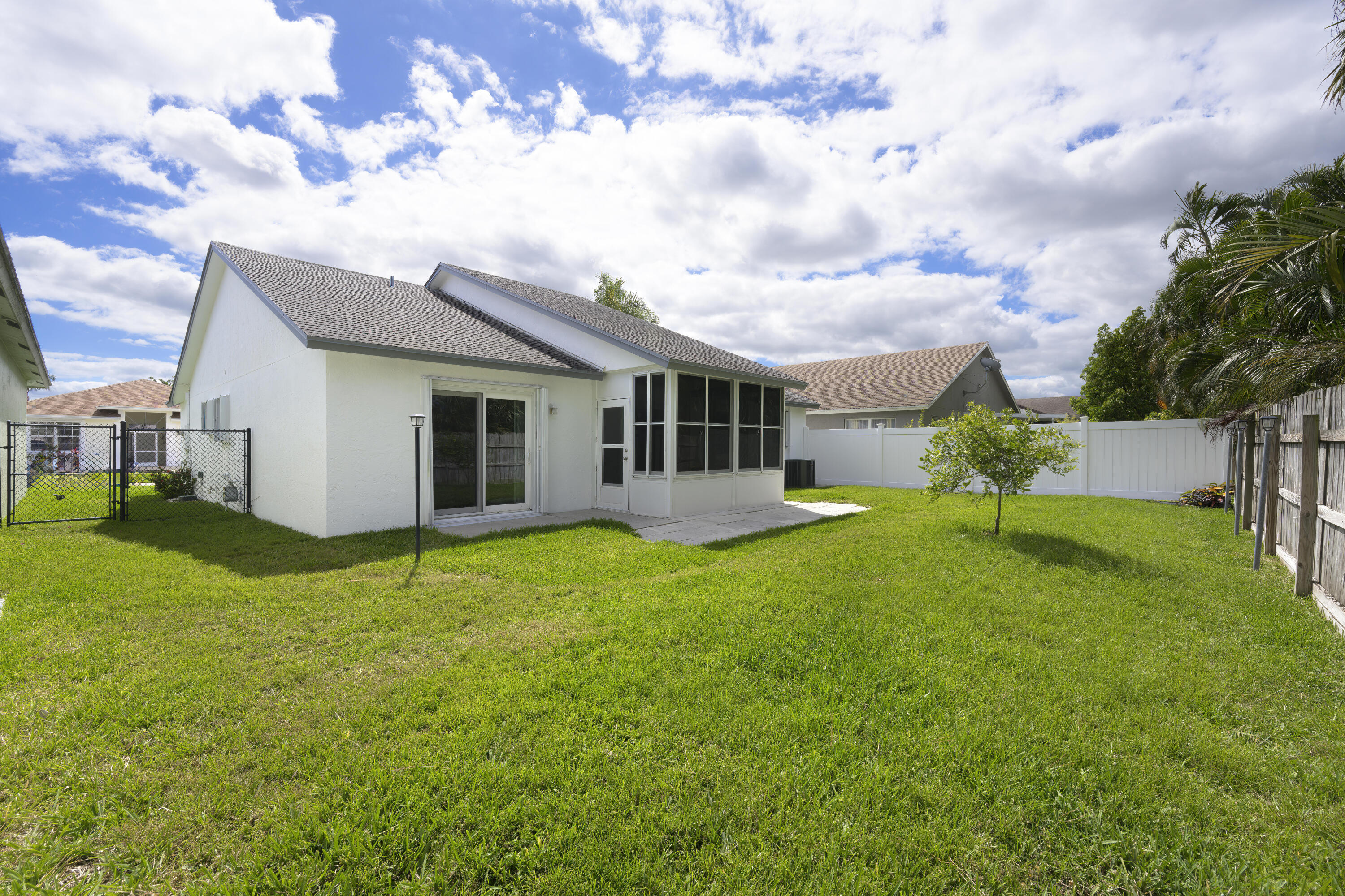 1060 Salmon Isle