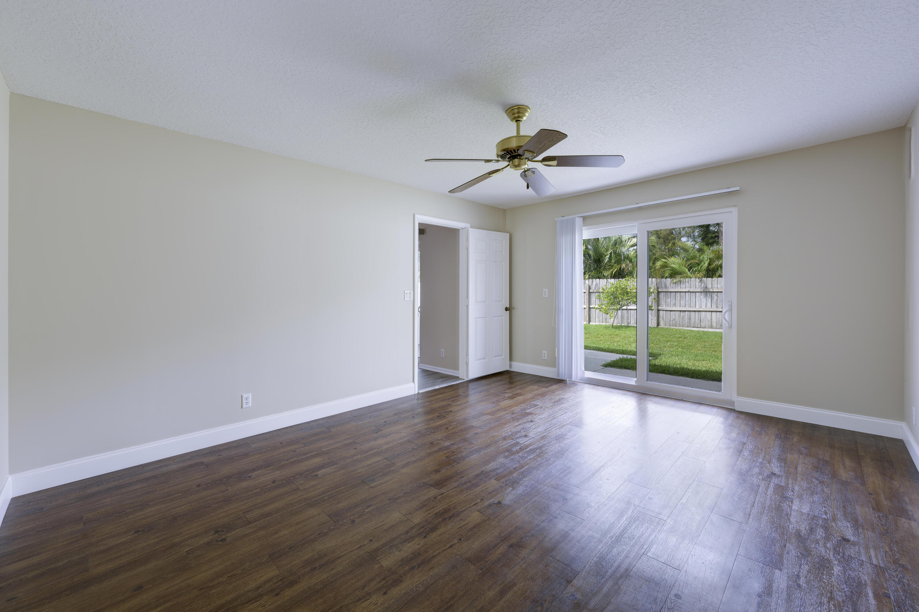 1060 Salmon Isle