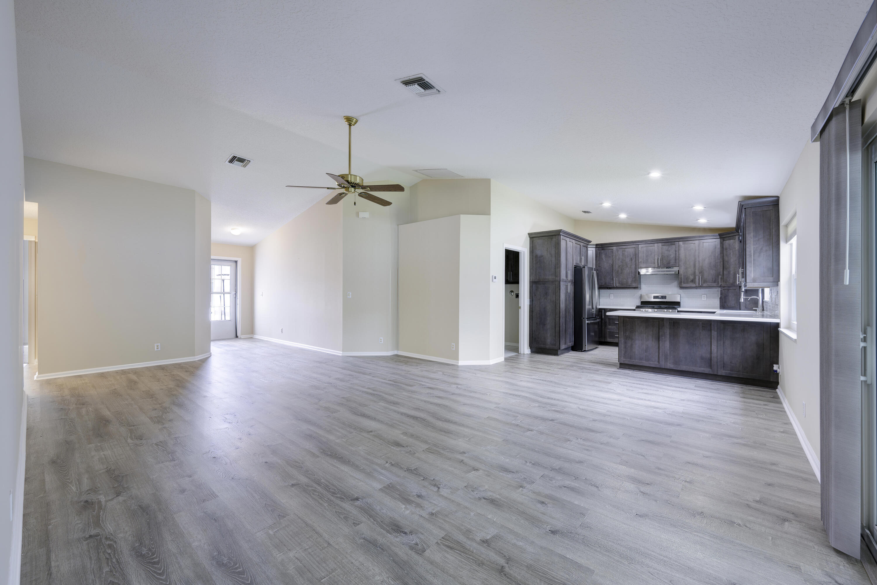 1060 Salmon Isle