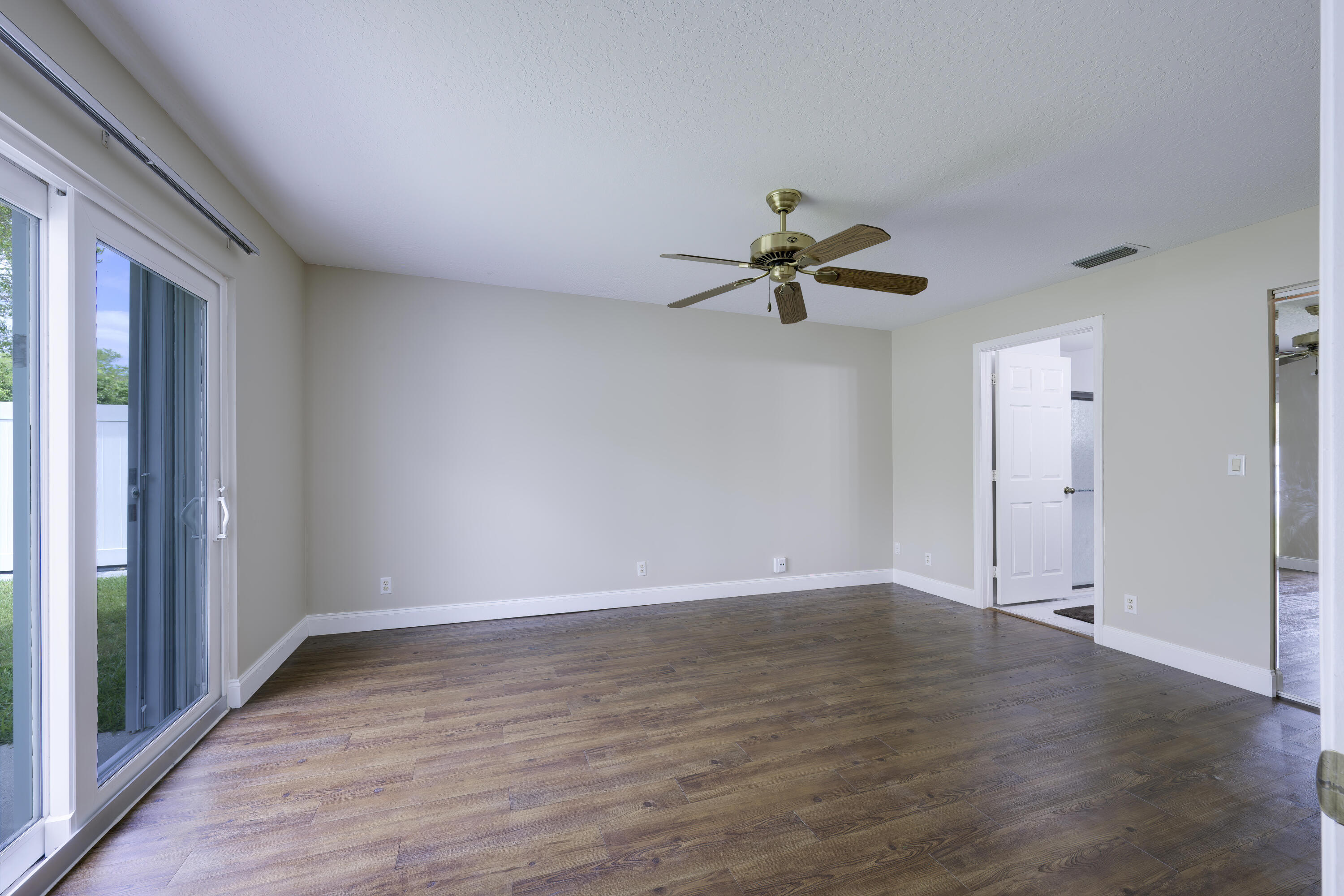 1060 Salmon Isle