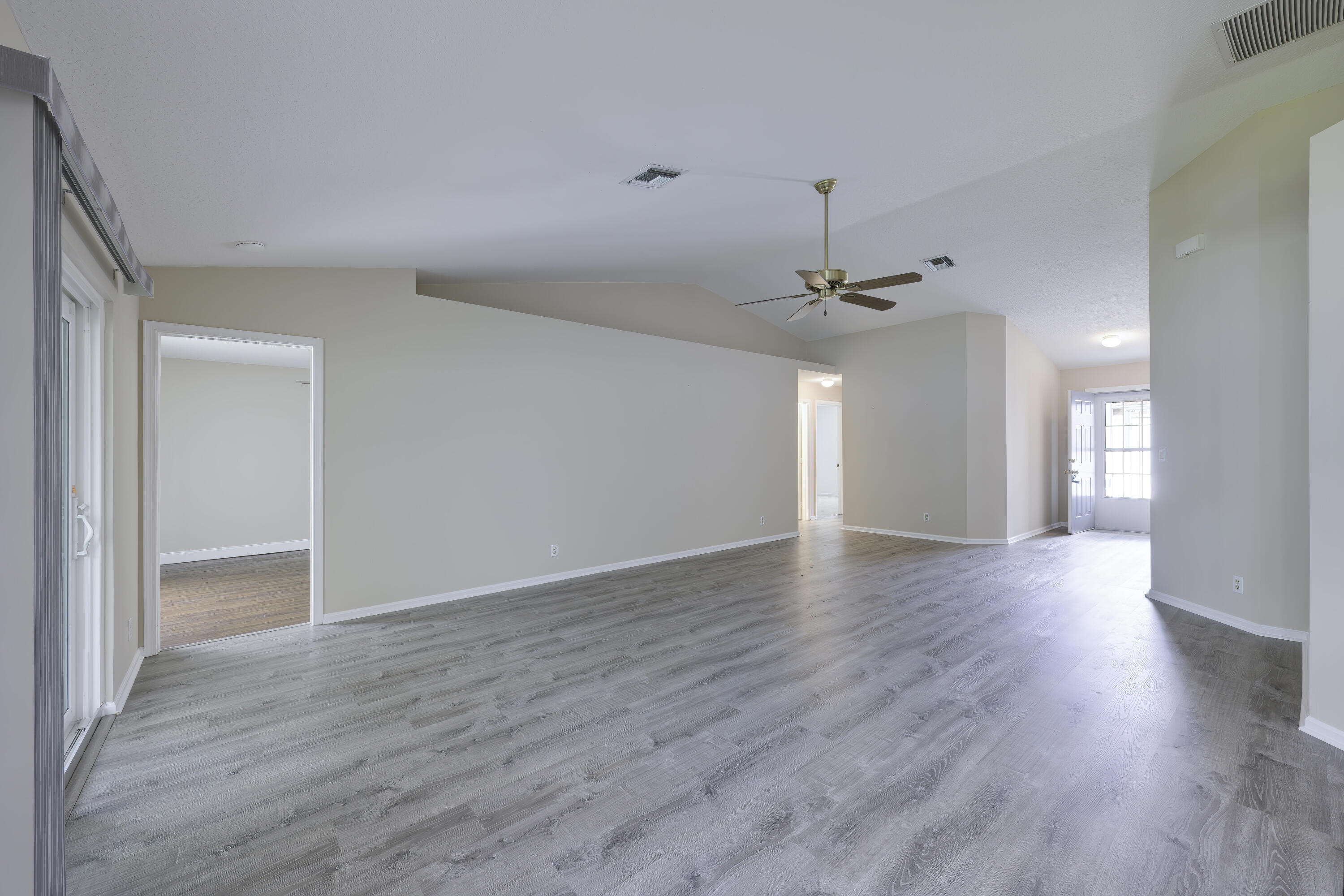 1060 Salmon Isle