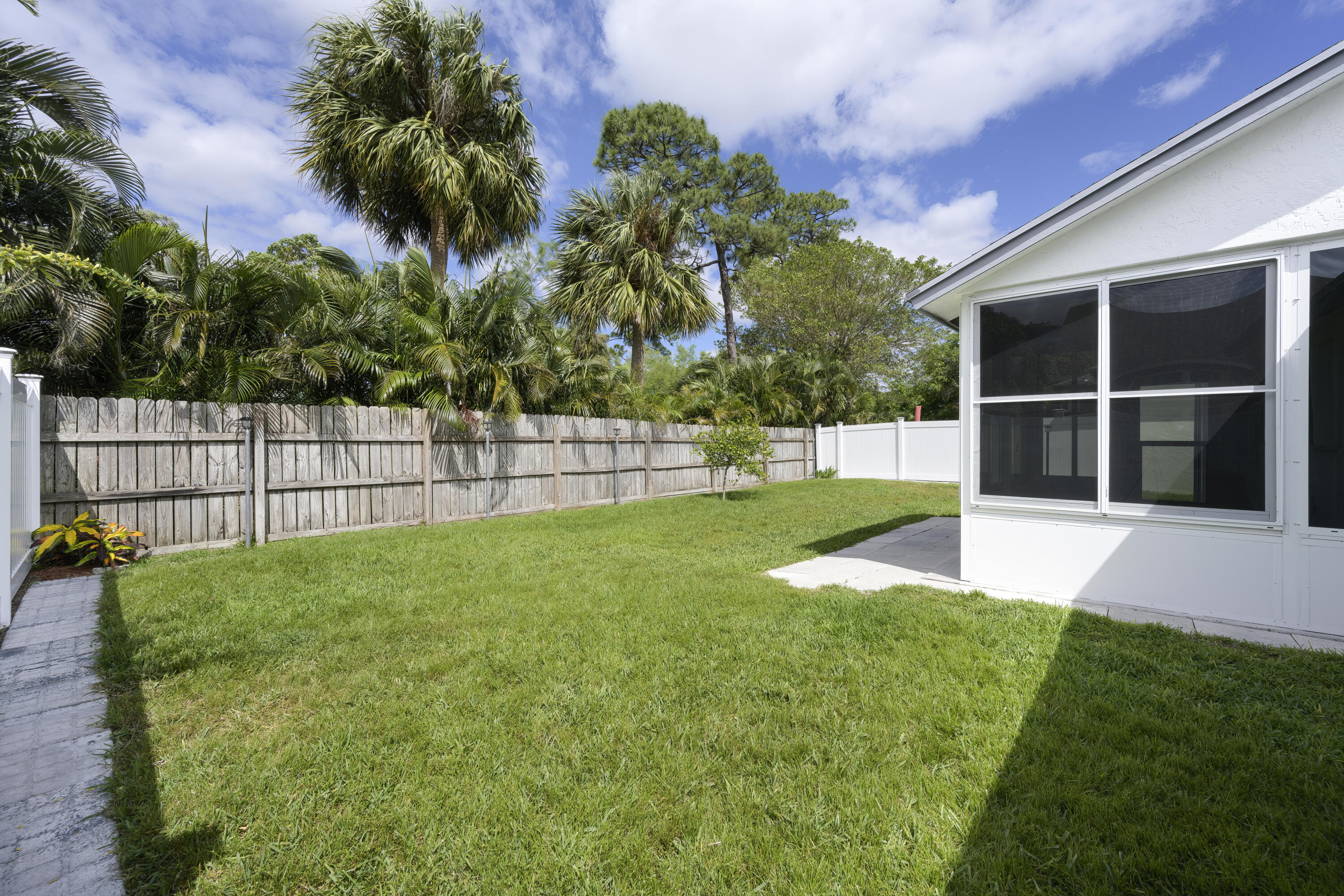 1060 Salmon Isle