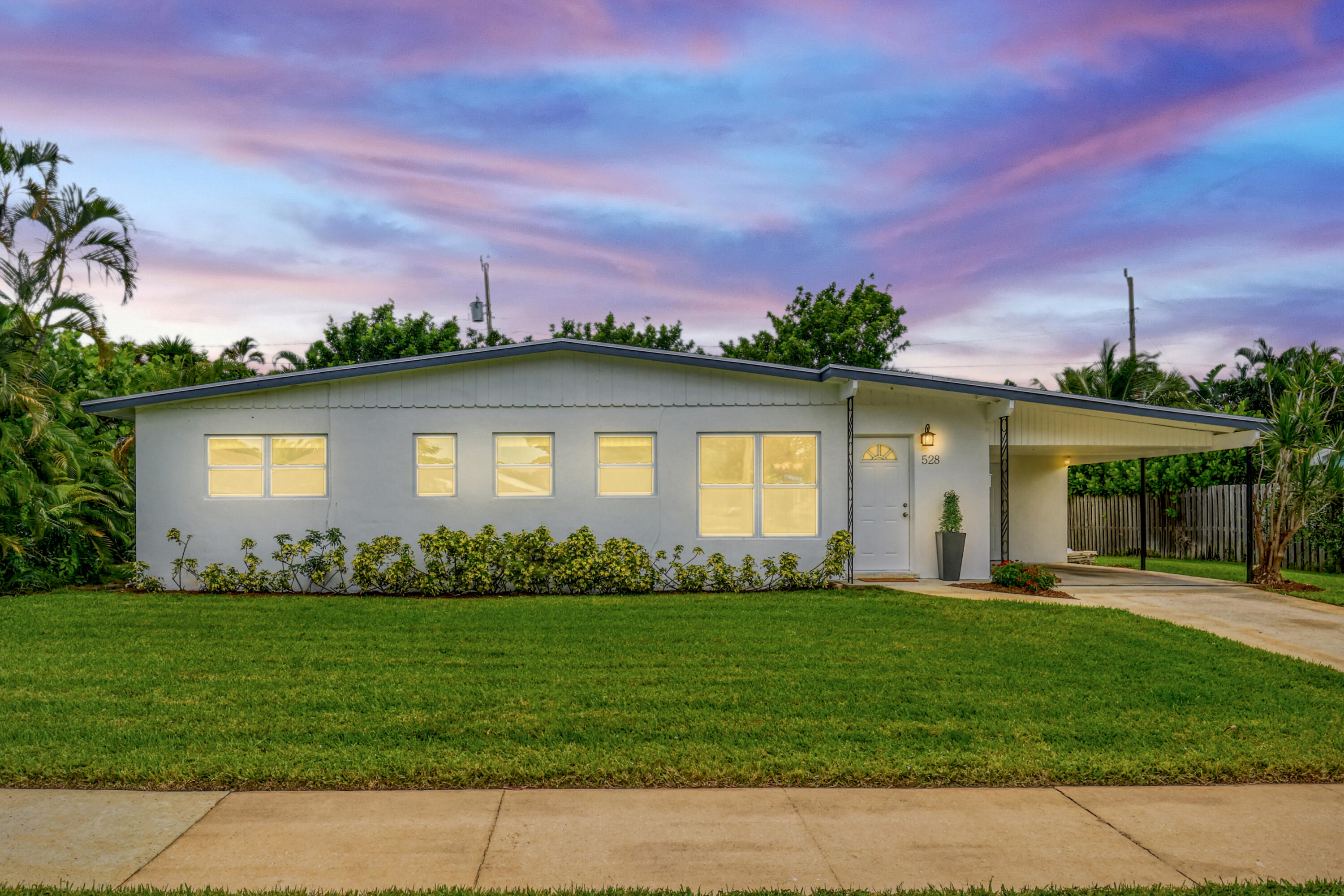 528 Kingfish Road