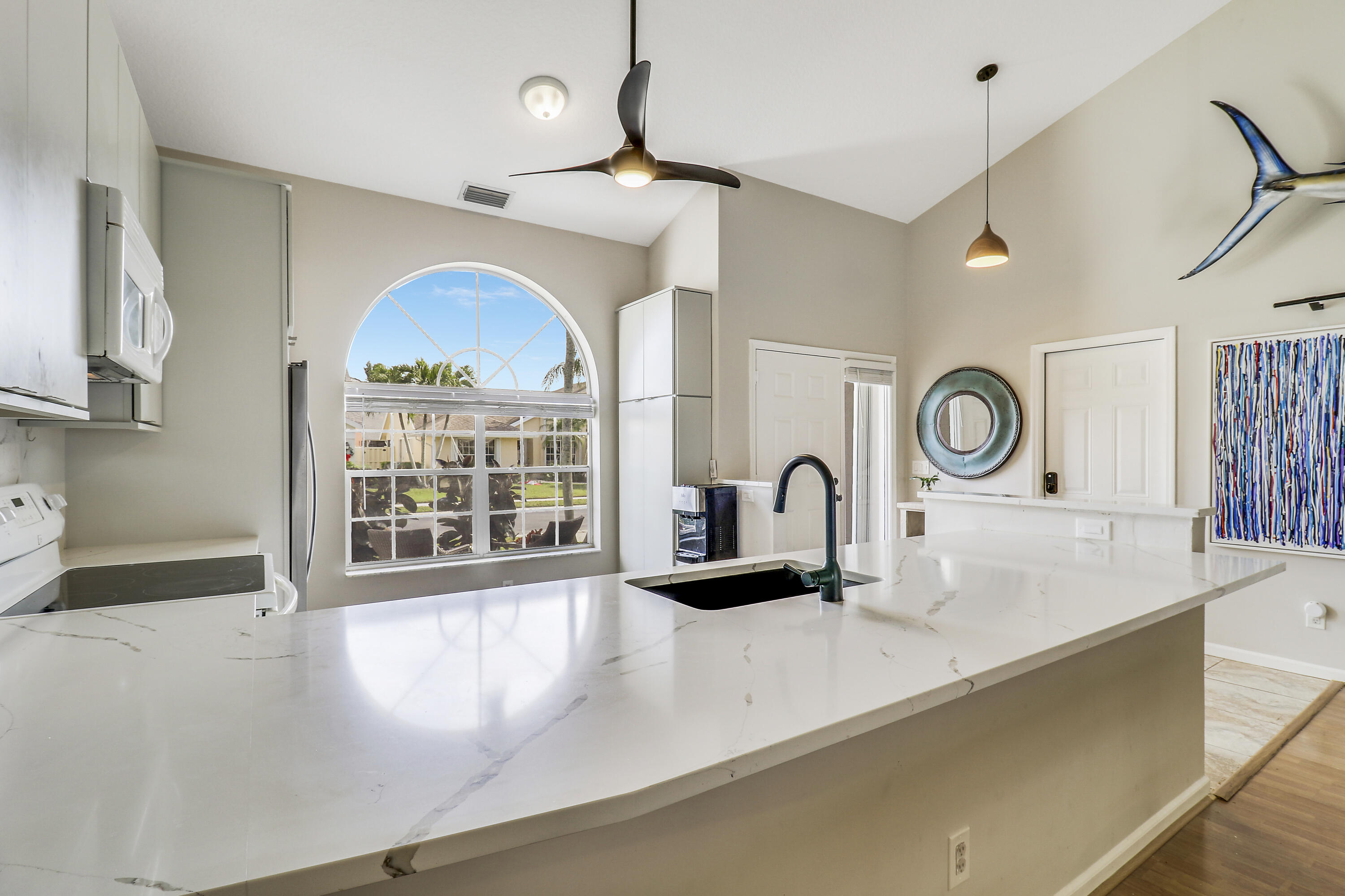 236 Moccasin Trail W