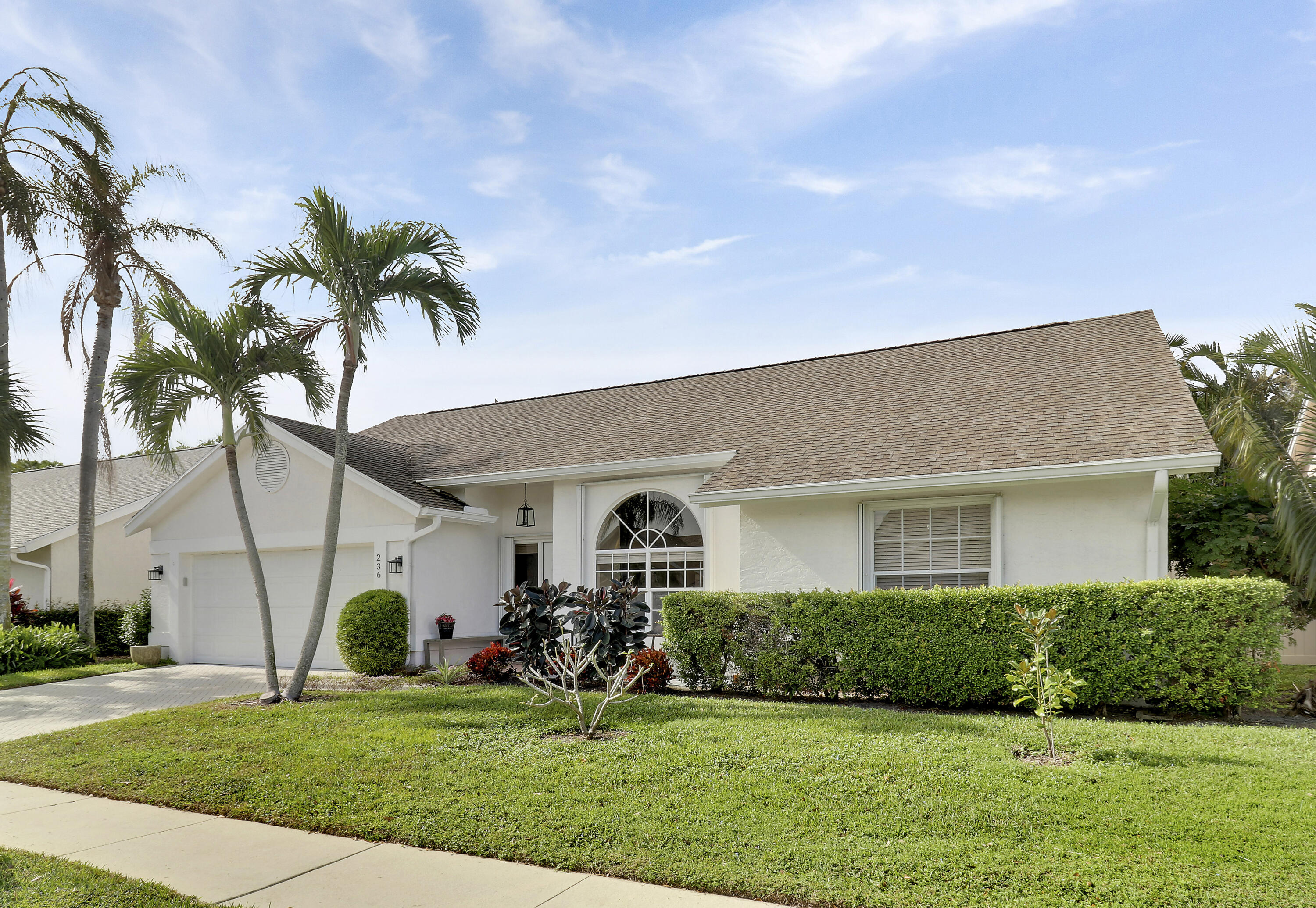 236 Moccasin Trail W