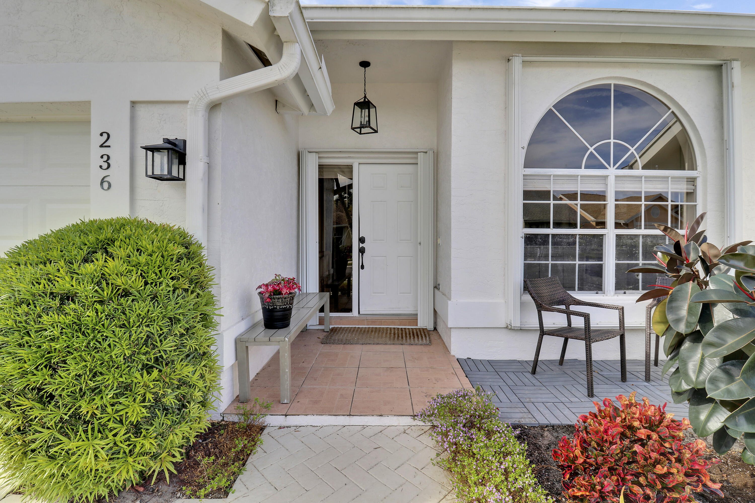 236 Moccasin Trail W