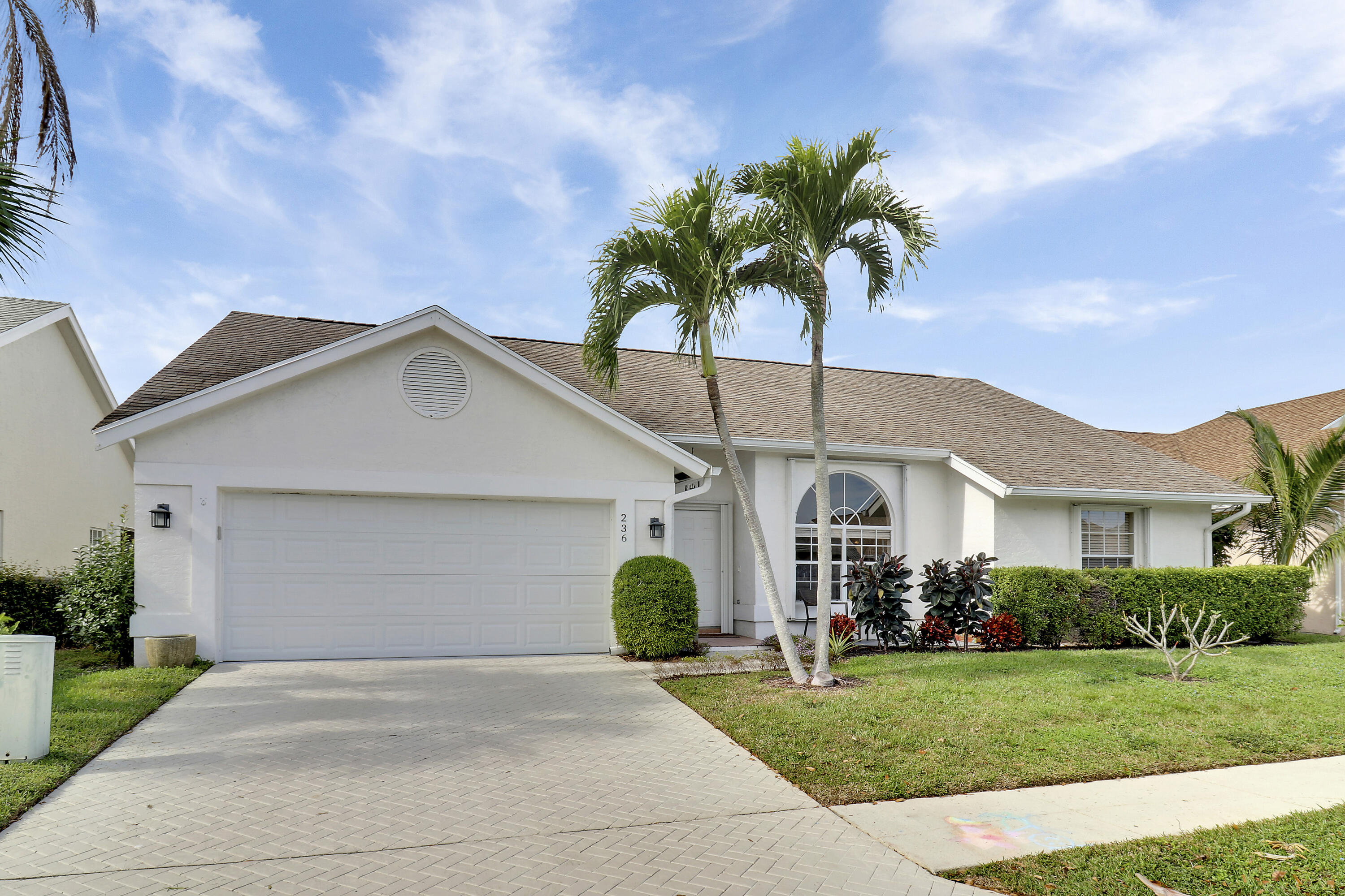 236 Moccasin Trail W