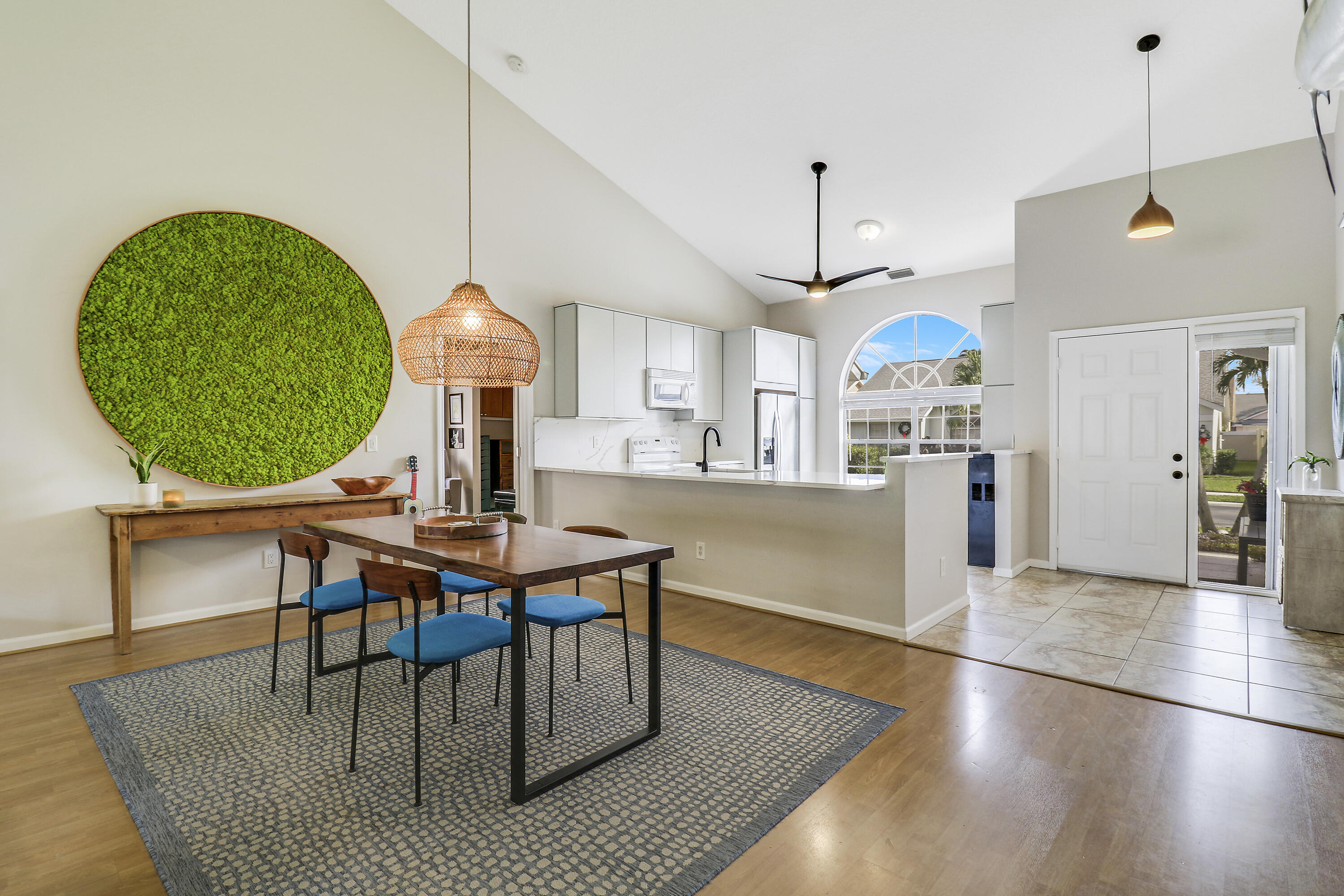 236 Moccasin Trail W