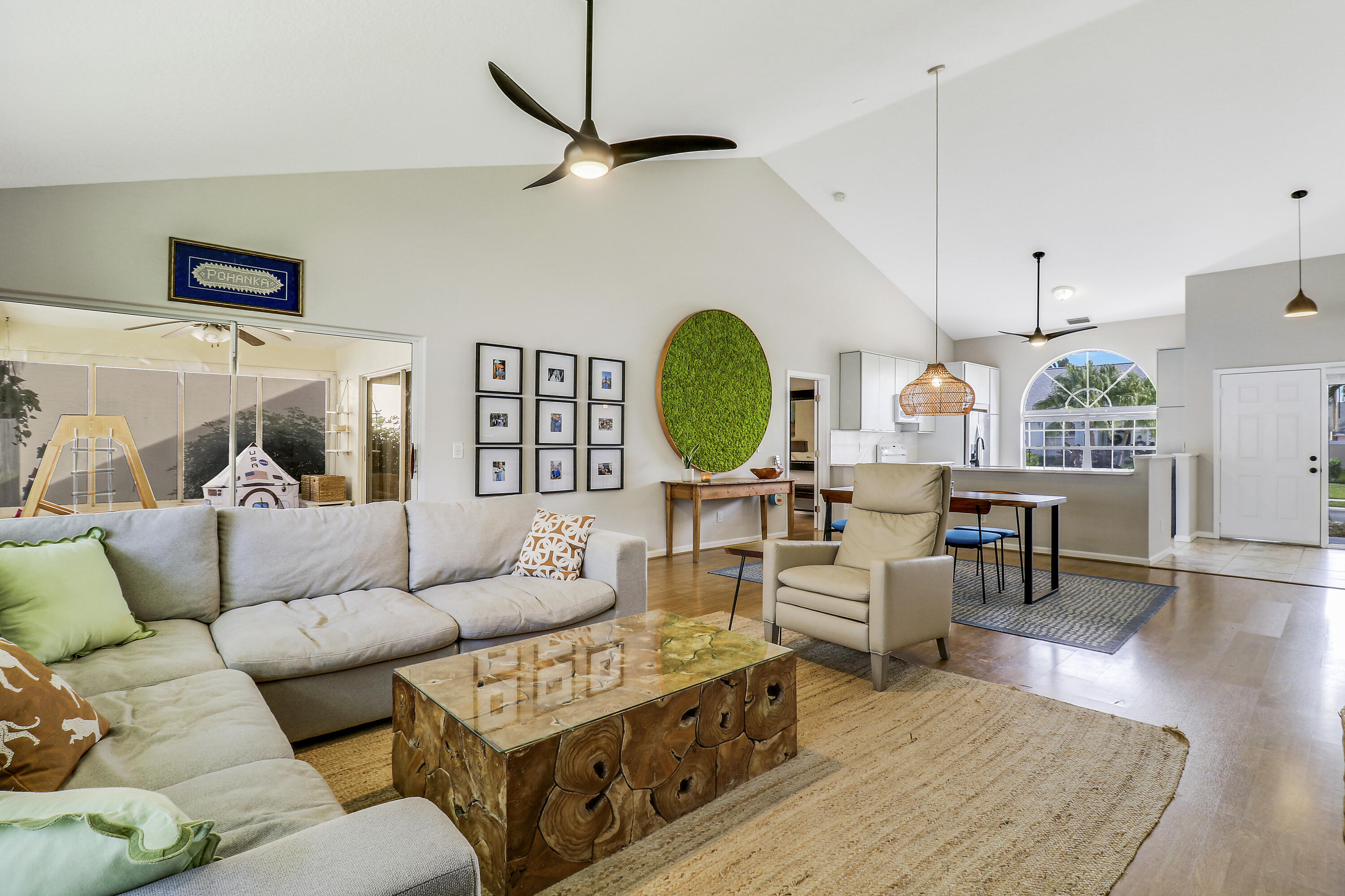 236 Moccasin Trail W