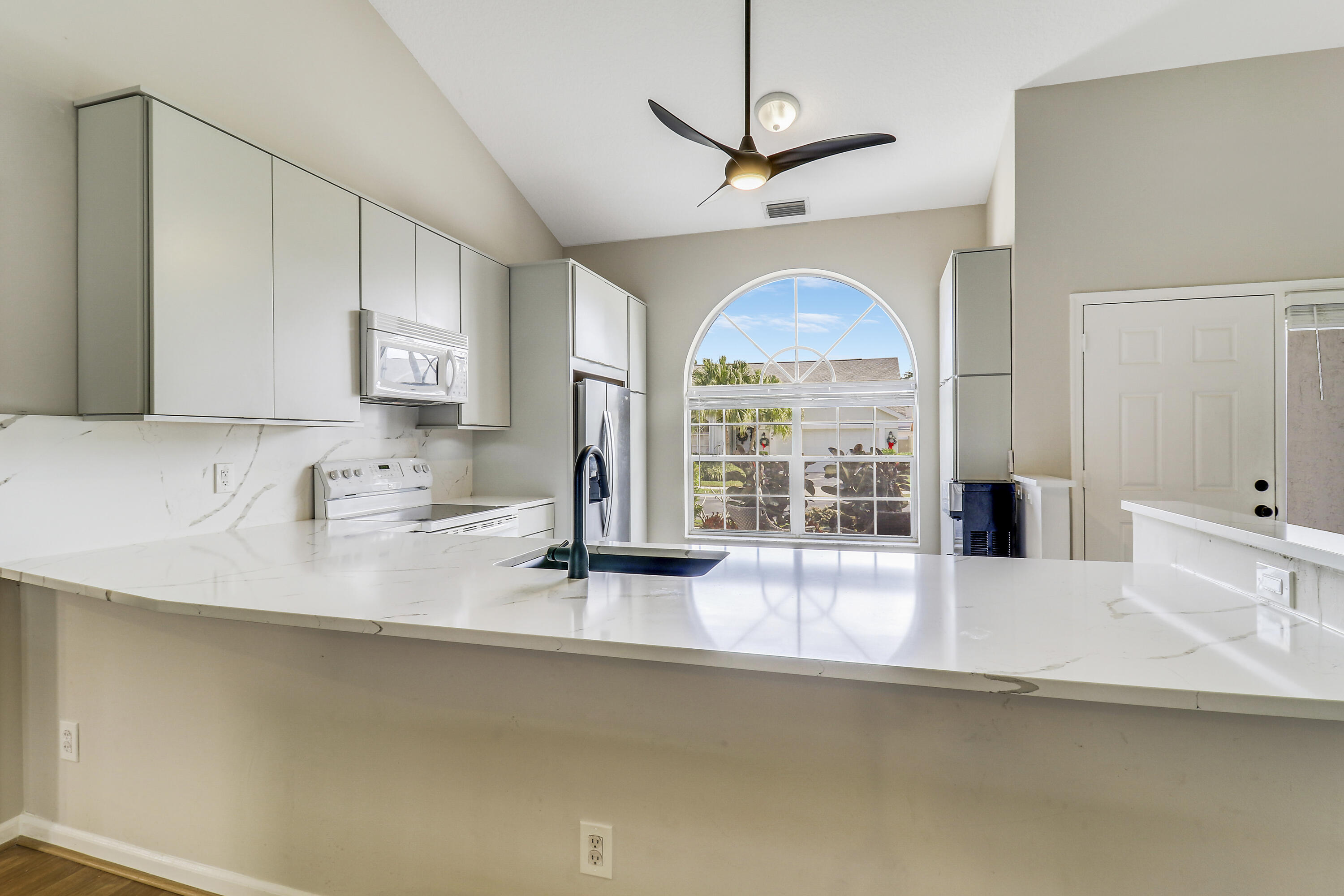 236 Moccasin Trail W