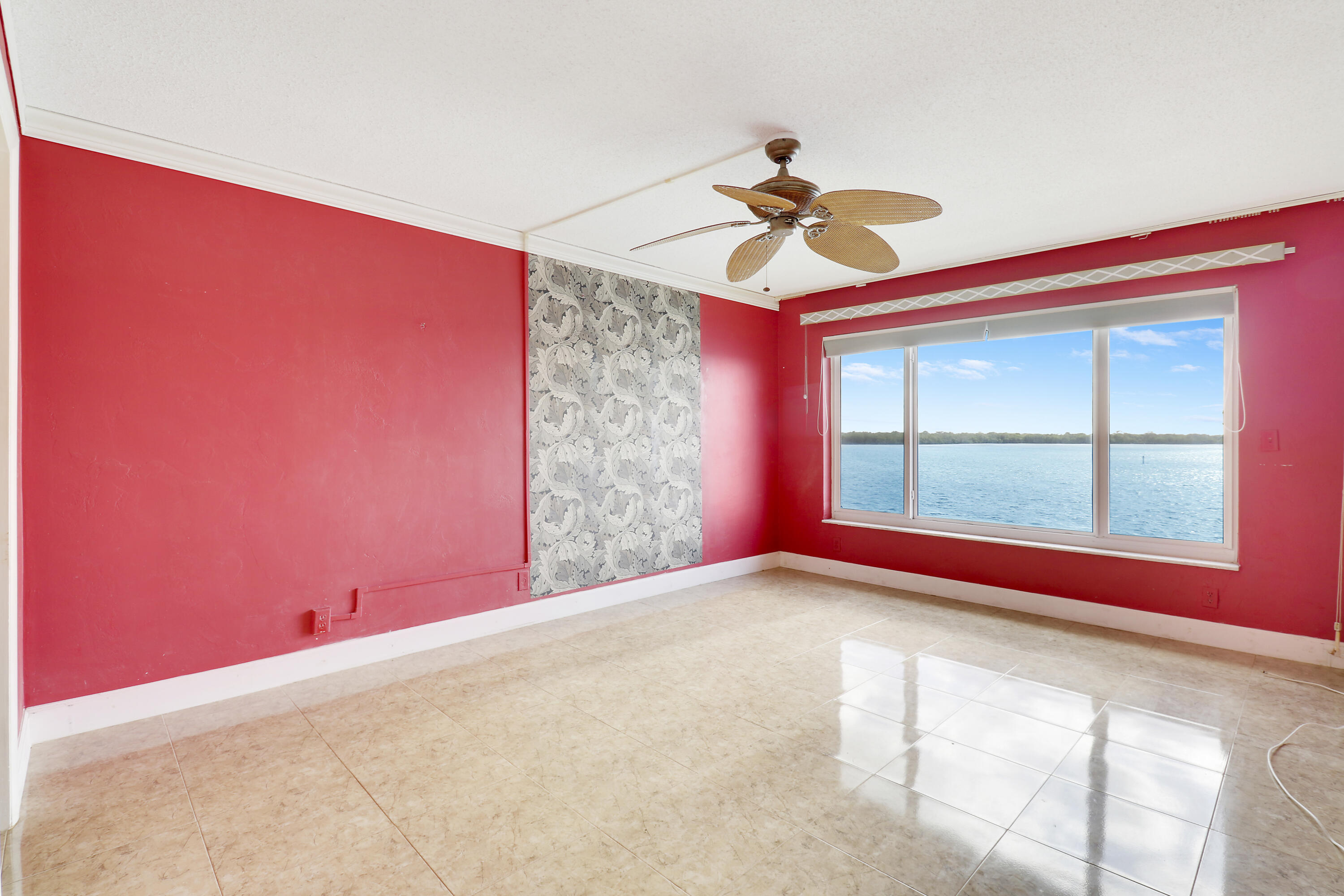 52 Yacht Club Dr 408