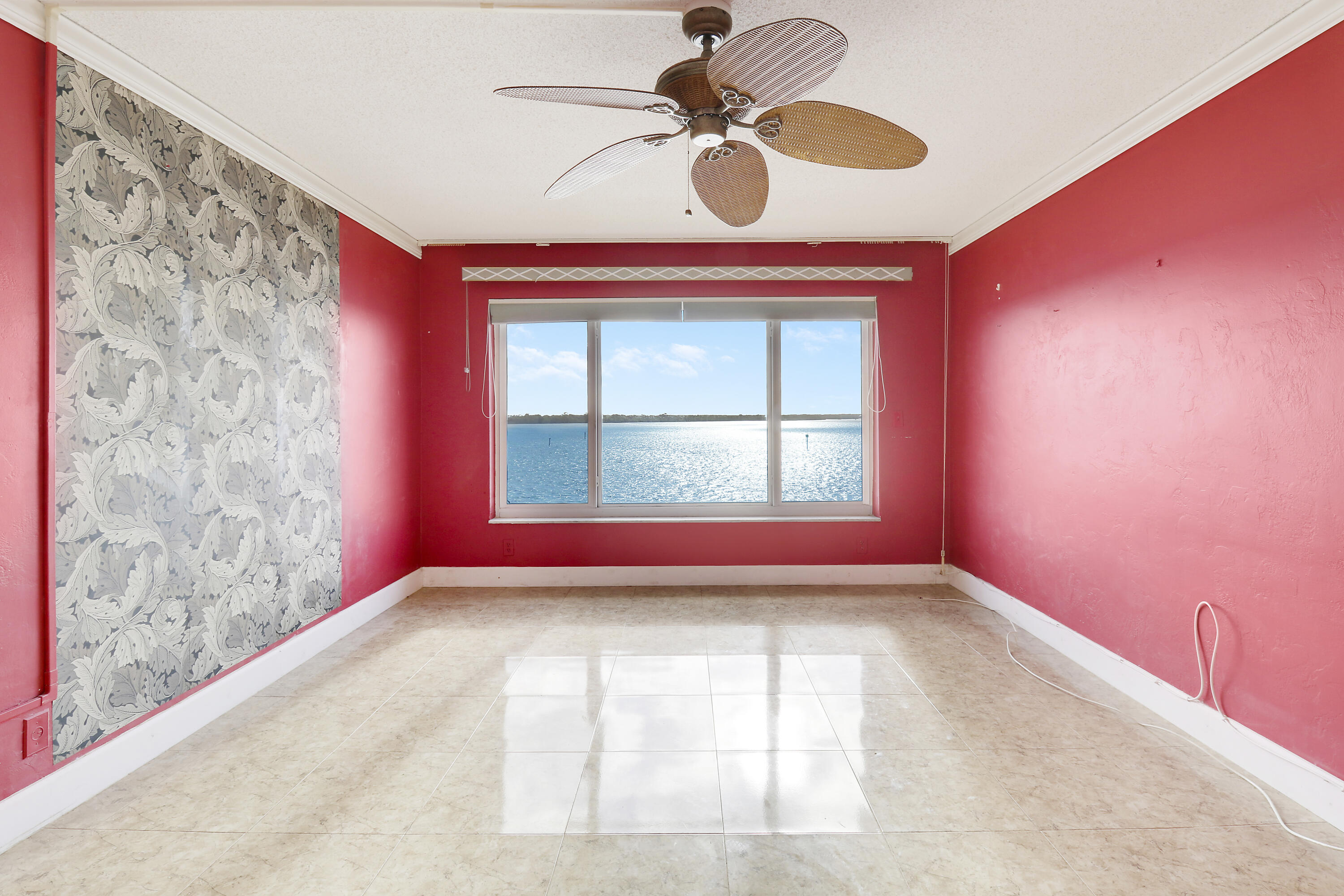52 Yacht Club Dr 408